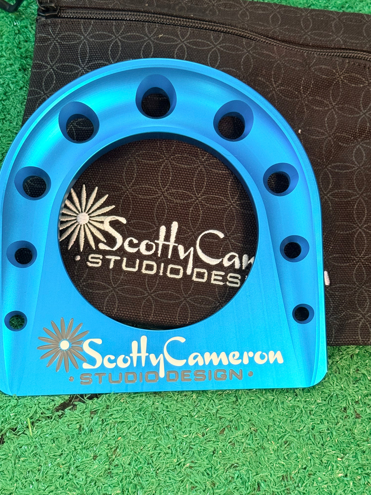 Scotty Cameron 7 Point Crown Studio Design Milled Putting Cup Kit - Blue